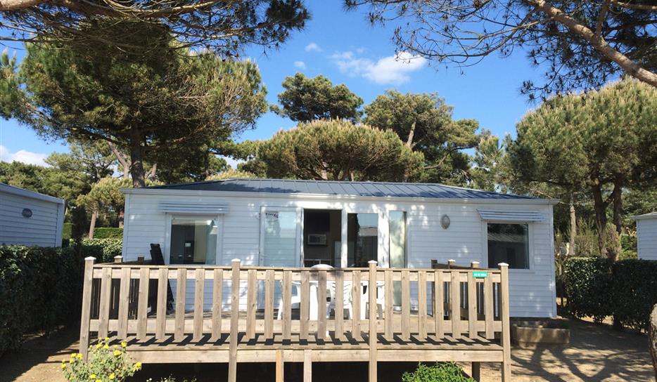 Mobile home 2 bedrooms 2 bathrooms - beachfront campsite in Charente-Maritime