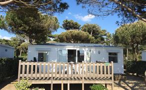 Mobile home 2 bedrooms 2 bathrooms - beachfront campsite in Charente-Maritime