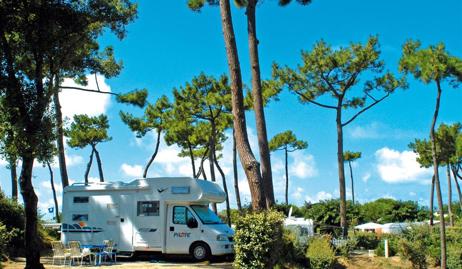 Beachfront camping pitch -  Charente-Maritime