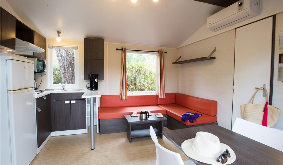 Mobile home 2 bedrooms - Beachfront campsite near Royan