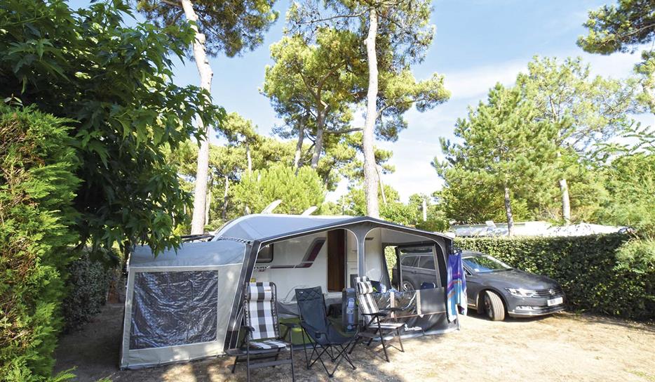 Caravan / motorhome / tent pitch near the beach | Charente-Maritime