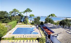 Wellness by the sea - beachfront campsite with pool in Charente Maritime