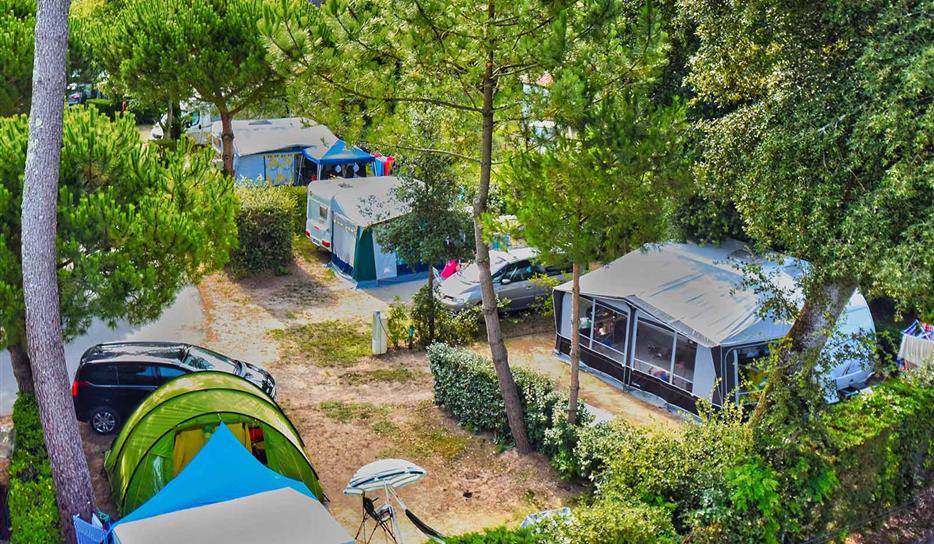 Beachfront camping pitch -  Charente-Maritime