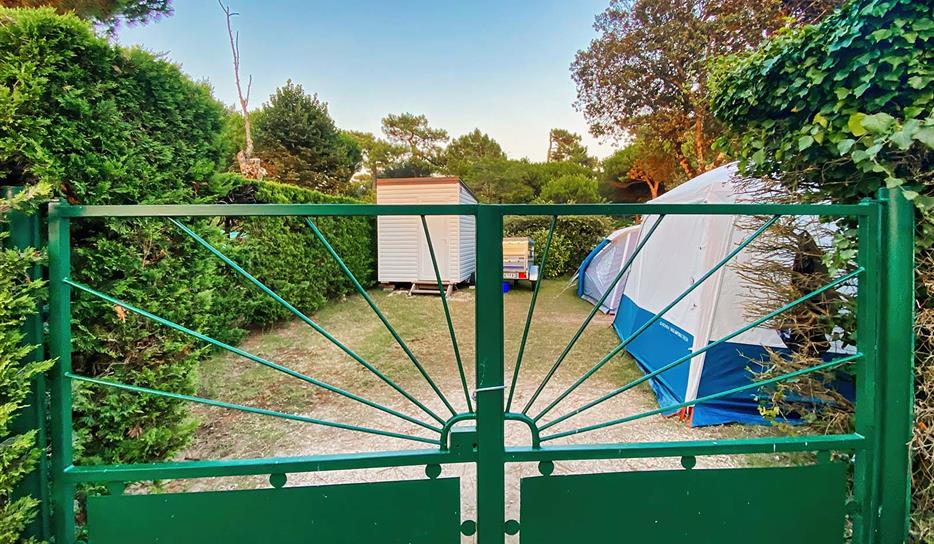Caravan / motorhome / tent pitch near the beach | Charente-Maritime