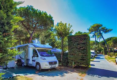 Caravan / motorhome / tent pitch near the beach | Charente-Maritime