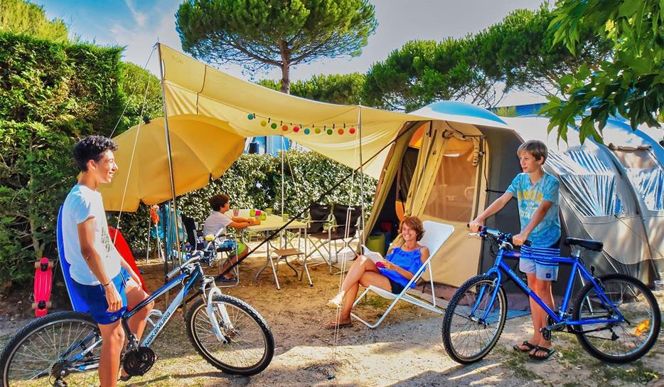 Beachfront camping pitch -  Charente-Maritime